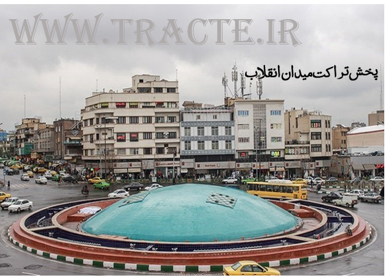 پخش تراکت در میدان انقلاب تهران 